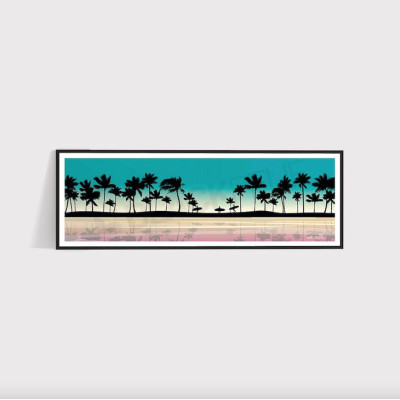 Poster da parete con surfisti al tramonto mattutino su una spiaggia con palme gialle come decorazione. Poster da parete con surfisti al tramonto mattutino su una spiaggia con palme gialle come decorazione.