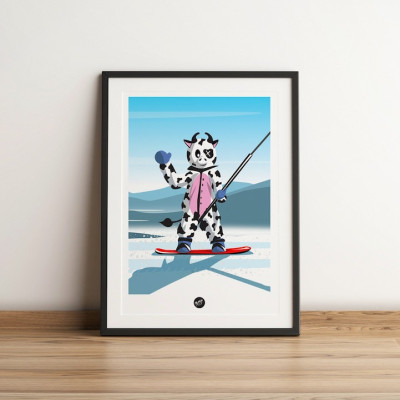 Poster da parete con tuta da mucca rosa e nera in kigurumi per sciatore, da usare come decorazione. Poster da parete con tuta da mucca rosa e nera in kigurumi per sciatore, da usare come decorazione.