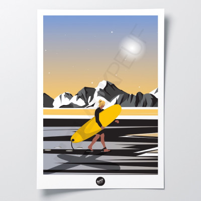 Affiche murale de Brice de Nice avec sa planche de surf sur la plage aux tons jaunes pour décoration Affiche murale de Brice de Nice avec sa planche de surf sur la plage aux tons jaunes pour décoration
