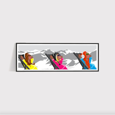 Poster murale retrò in giallo, rosa e blu di tre sciatrici su sedie a sdraio per decorazione Poster murale retrò in giallo, rosa e blu di tre sciatrici su sedie a sdraio per decorazione
