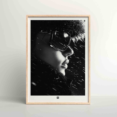 Black and white poster, minimalist photography, design wall decoration of a chic skier for modern interiors - Diapow Black and white poster, minimalist photography, design wall decoration of a chic skier for modern interiors - Diapow