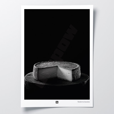 Poster in bianco e nero, fotografia di un formaggio tomme savoiardo per una decorazione murale dal design moderno. Poster in bianco e nero, fotografia di un formaggio tomme savoiardo per una decorazione murale dal design moderno.