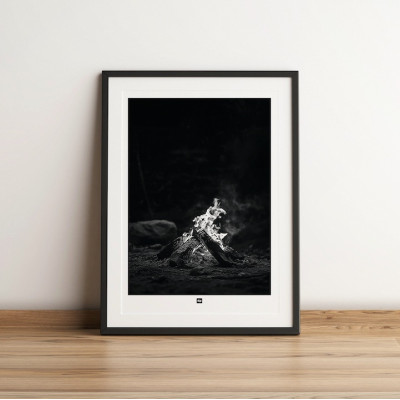 Affiche noir et blanc, photographie d'un feux de bois pour décoration murale design et moderne. Affiche noir et blanc, photographie d'un feux de bois pour décoration murale design et moderne.