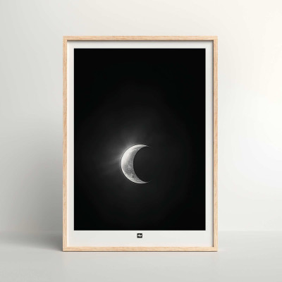 Poster in bianco e nero, fotografia di un'eclissi di uno per una decorazione murale dal design moderno. Poster in bianco e nero, fotografia di un'eclissi di uno per una decorazione murale dal design moderno.