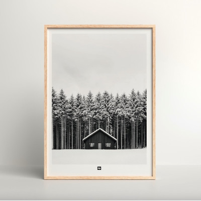 Schwarz-Weiß-Poster, Fotografie eines Chalets vor einem Tannenwald, für eine moderne Design-Wanddekoration. Schwarz-Weiß-Poster, Fotografie eines Chalets vor einem Tannenwald, für eine moderne Design-Wanddekoration.