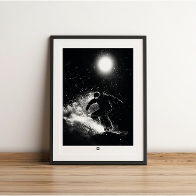 Photo noir et blanc d'un snowboardeur dans la poudreuse. Affiche murale design de snow pour décoration intérieure moderne. Photo noir et blanc d'un snowboardeur dans la poudreuse. Affiche murale design de snow pour décoration intérieure moderne.