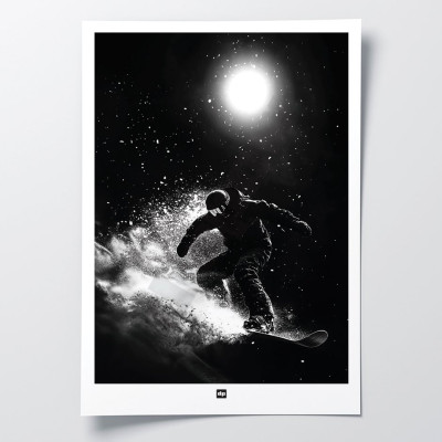 Schwarz-Weiß-Foto eines Snowboarders im Pulverschnee. Design-Wandposter von snow für moderne Innendekoration. Schwarz-Weiß-Foto eines Snowboarders im Pulverschnee. Design-Wandposter von snow für moderne Innendekoration.