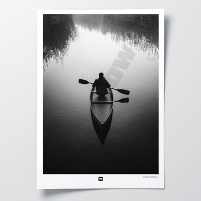 Photo noir et blanc d'une seule sur lac. Affiche murale design pour décoration intérieure moderne. Photo noir et blanc d'une seule sur lac. Affiche murale design pour décoration intérieure moderne.