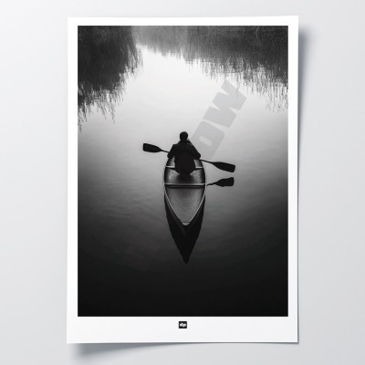 Photo noir et blanc d'une seule sur lac. Affiche murale design pour décoration intérieure moderne. Photo noir et blanc d'une seule sur lac. Affiche murale design pour décoration intérieure moderne.
