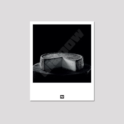 Carte postale noir et blanc, photographie d'une tomme de savoie, souvenir de montagne design et moderne. Carte postale noir et blanc, photographie d'une tomme de savoie, souvenir de montagne design et moderne.