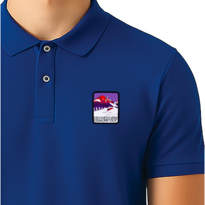 Blue Blackpeuf polo in organic cotton – mountain fashion with iconic illustrated patch