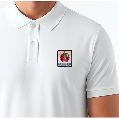 Weißes Blackpeuf-Polo aus Bio-Baumwolle – hochwertiges Polo mit dekorativem Bergmotiv