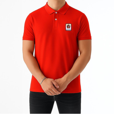 Rotes Blackpeuf-Polo aus Bio-Baumwolle mit Berg-Patch – Designkleidung inspiriert von Savoyen