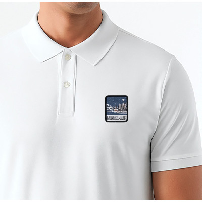 Polo blanc Blackpeuf coton bio – polo haut de gamme avec motif décoratif montagne