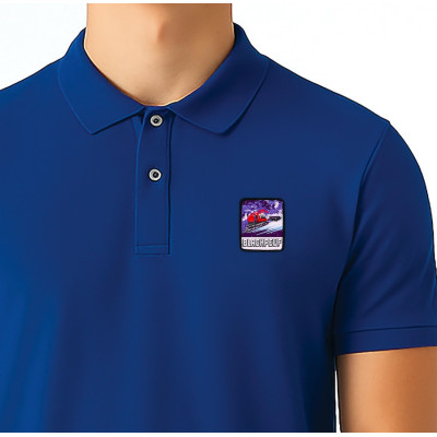 Polo bleu Blackpeuf en coton biologique – mode montagne avec patch iconique illustré Polo bleu Blackpeuf en coton biologique – mode montagne avec patch iconique illustré