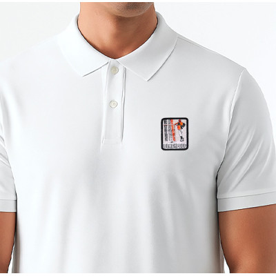 Weißes Blackpeuf-Polo aus Bio-Baumwolle – hochwertiges Polo mit dekorativem Bergmotiv Weißes Blackpeuf-Polo aus Bio-Baumwolle – hochwertiges Polo mit dekorativem Bergmotiv