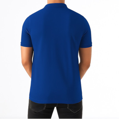 Blaues Blackpeuf-Polo aus Bio-Baumwolle – Bergmode mit ikonischem, illustriertem Patch