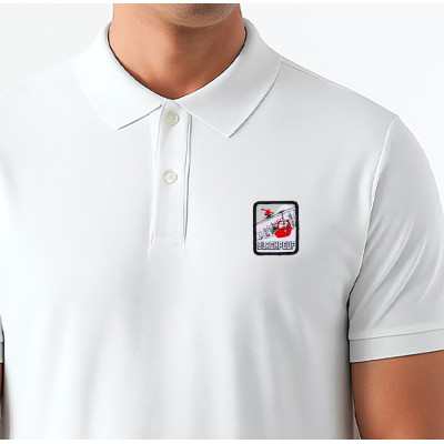 Weißes Blackpeuf-Polo aus Bio-Baumwolle – hochwertiges Polo mit dekorativem Bergmotiv