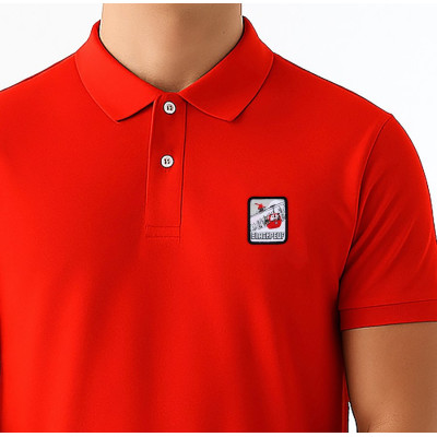 Rotes Blackpeuf-Polo aus Bio-Baumwolle mit Berg-Patch – Designkleidung inspiriert von Savoyen Rotes Blackpeuf-Polo aus Bio-Baumwolle mit Berg-Patch – Designkleidung inspiriert von Savoyen