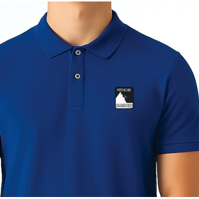 Blue Blackpeuf polo in organic cotton – mountain fashion with iconic illustrated patch