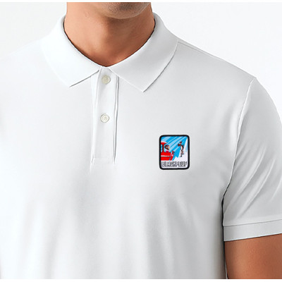 Weißes Blackpeuf-Polo aus Bio-Baumwolle – hochwertiges Polo mit dekorativem Bergmotiv
