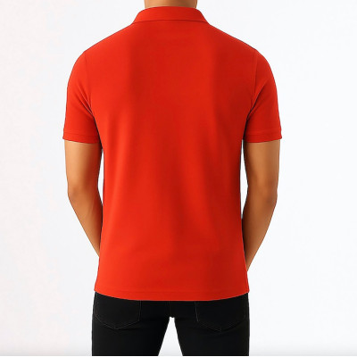 Rotes Blackpeuf-Polo aus Bio-Baumwolle mit Berg-Patch – Designkleidung inspiriert von Savoyen