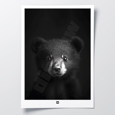 Schwarz-Weiß-Poster, minimalistische Fotografie, Design-Wanddekoration eines Braunbär-Babys für moderne Innenräume. Schwarz-Weiß-Poster, minimalistische Fotografie, Design-Wanddekoration eines Braunbär-Babys für moderne Innenräume.