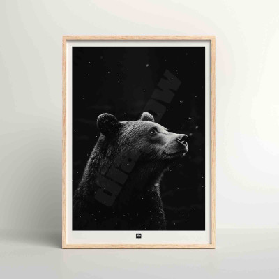 Schwarz-Weiß-Poster, minimalistische Fotografie, Design-Wanddekoration eines Waldbären für moderne Innenräume. Schwarz-Weiß-Poster, minimalistische Fotografie, Design-Wanddekoration eines Waldbären für moderne Innenräume.