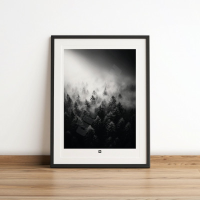 Schwarz-Weiß-Foto eines Waldes im Nebel. Winterliches Wandposter für moderne Innendekoration und Design. Schwarz-Weiß-Foto eines Waldes im Nebel. Winterliches Wandposter für moderne Innendekoration und Design.