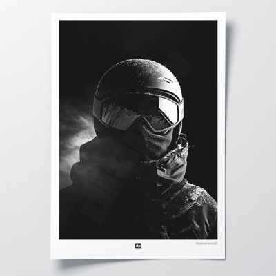 Schwarz-Weiß-Poster, minimalistische Fotografie, Design-Wanddekoration eines Skifahrers mit Helm, Maske und Brille. Schwarz-Weiß-Poster, minimalistische Fotografie, Design-Wanddekoration eines Skifahrers mit Helm, Maske und Brille.