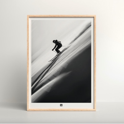 Schwarz-Weiß-Fotografie eines Skifahrers, der eine Piste hinuntersaust, ein modernes Design-Wandposter. Schwarz-Weiß-Fotografie eines Skifahrers, der eine Piste hinuntersaust, ein modernes Design-Wandposter.