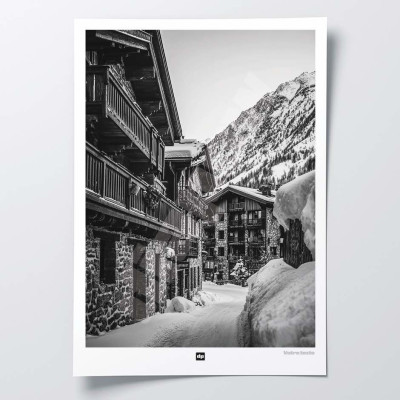 Schwarz-Weiß-Poster, Fotografie eines Dorfes in einer Skistation für eine moderne Design-Wanddekoration. Schwarz-Weiß-Poster, Fotografie eines Dorfes in einer Skistation für eine moderne Design-Wanddekoration.
