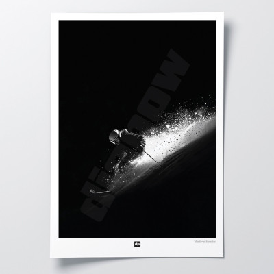 Schwarz-Weiß-Fotografie eines Skifahrers im Pulverschnee, Kontrast weißer Schnee und schwarzer Hintergrund. Schwarz-Weiß-Fotografie eines Skifahrers im Pulverschnee, Kontrast weißer Schnee und schwarzer Hintergrund.