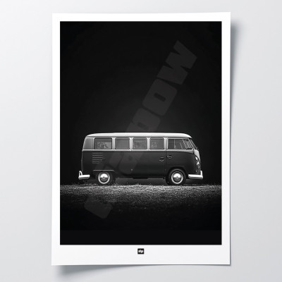 Photo noir et blanc d'un van pour road trip. Affiche murale design pour décoration intérieure moderne.