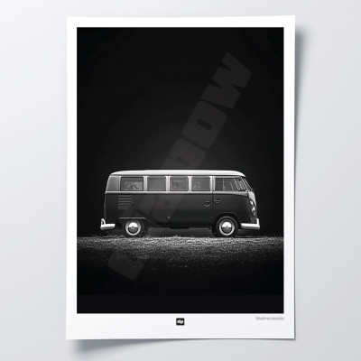 Photo noir et blanc d'un van pour road trip. Affiche murale design pour décoration intérieure moderne.