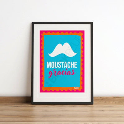 Poster Les Timbrés Blackpeuf Moustache Gracias mit Schnurrbart-Zeichnung und Wortspiel „gracias” auf blauem Hintergrund