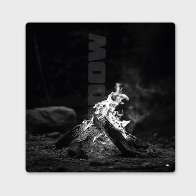 Schwarz-Weiß-Gemälde, Fotografie eines Holzfeuers für eine moderne Wanddekoration im Designerstil. Schwarz-Weiß-Gemälde, Fotografie eines Holzfeuers für eine moderne Wanddekoration im Designerstil.