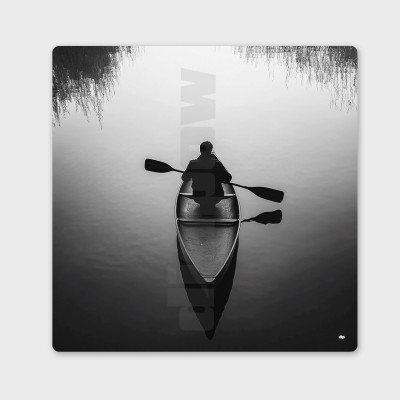 Photo noir et blanc d'une personne seule sur le lac. Tableau murale design pour décoration moderne. Photo noir et blanc d'une personne seule sur le lac. Tableau murale design pour décoration moderne.