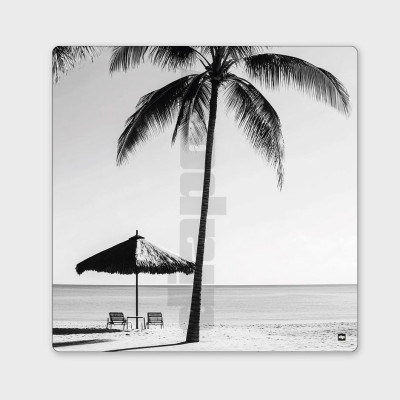 Affiche murale design en noir et blanc d’un moment de farniente entre palmiers, plage et parasol. Tableau murale design.