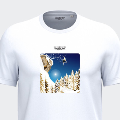 T-shirt Blackpeuf bianca unisex in cotone biologico – Illustrazione di una montagna con una barra rocciosa da sci in blu T-shirt Blackpeuf bianca unisex in cotone biologico – Illustrazione di una montagna con una barra rocciosa da sci in blu