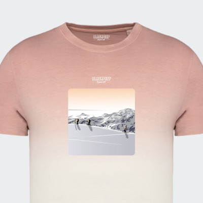 T-shirt Blackpeuf tie and dye rose unisexe en coton bio – Illustration montagne d'une rando à ski, imprimé en Savoie T-shirt Blackpeuf tie and dye rose unisexe en coton bio – Illustration montagne d'une rando à ski, imprimé en Savoie
