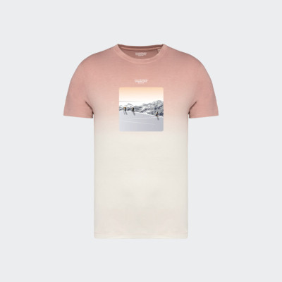 T-shirt Blackpeuf tie and dye rose unisexe en coton bio – Illustration montagne d'une rando à ski, imprimé en Savoie T-shirt Blackpeuf tie and dye rose unisexe en coton bio – Illustration montagne d'une rando à ski, imprimé en Savoie