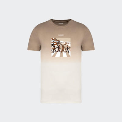 T-shirt Blackpeuf tie and dye marron unisexe en coton bio – Illustration montagne d'une sortie à ski vintage, imprimé en Savoie T-shirt Blackpeuf tie and dye marron unisexe en coton bio – Illustration montagne d'une sortie à ski vintage, imprimé en Savoie