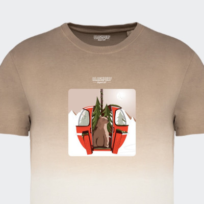 T-shirt Blackpeuf tie and dye marron unisexe en coton bio – Illustration montagne d'un ours dans une télécabine rouge T-shirt Blackpeuf tie and dye marron unisexe en coton bio – Illustration montagne d'un ours dans une télécabine rouge