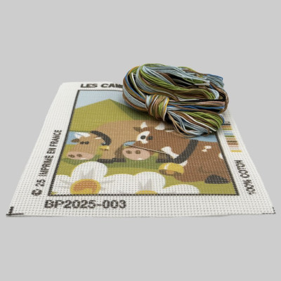 Kit ricamo su tela Blackpeuf – campo di mucche con margherite nei toni del verde, bianco e marrone Kit ricamo su tela Blackpeuf – campo di mucche con margherite nei toni del verde, bianco e marrone