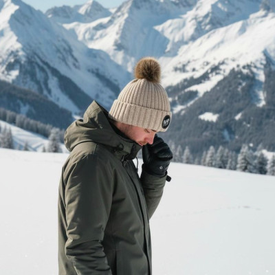 Berretto con pompon beige montagna – Stile invernale e sci | Blackpeuf