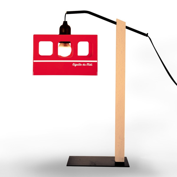 Lampe en forme de cabine de téléphérique à suspendre, à poser ou à