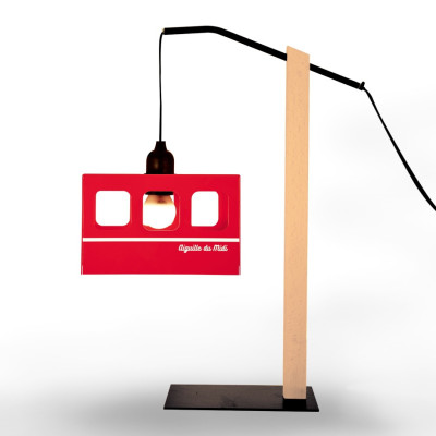 Lampe en forme de cabine de téléphérique à suspendre, à poser ou à