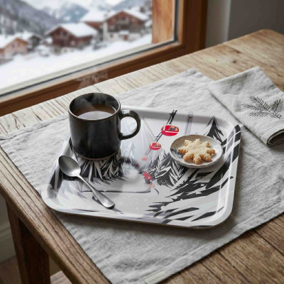 Plateau en bois de cuisine Blackpeuf avec illustration colorée d'une descente à ski sous les cabines.