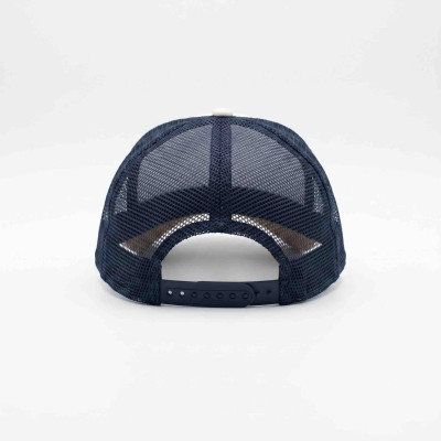 Casquette avec filet arrière bleu pour la montagne et la ville.